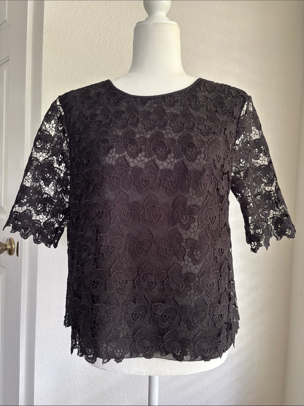Ann Taylor Black Floral Lace Short Sleeve Top